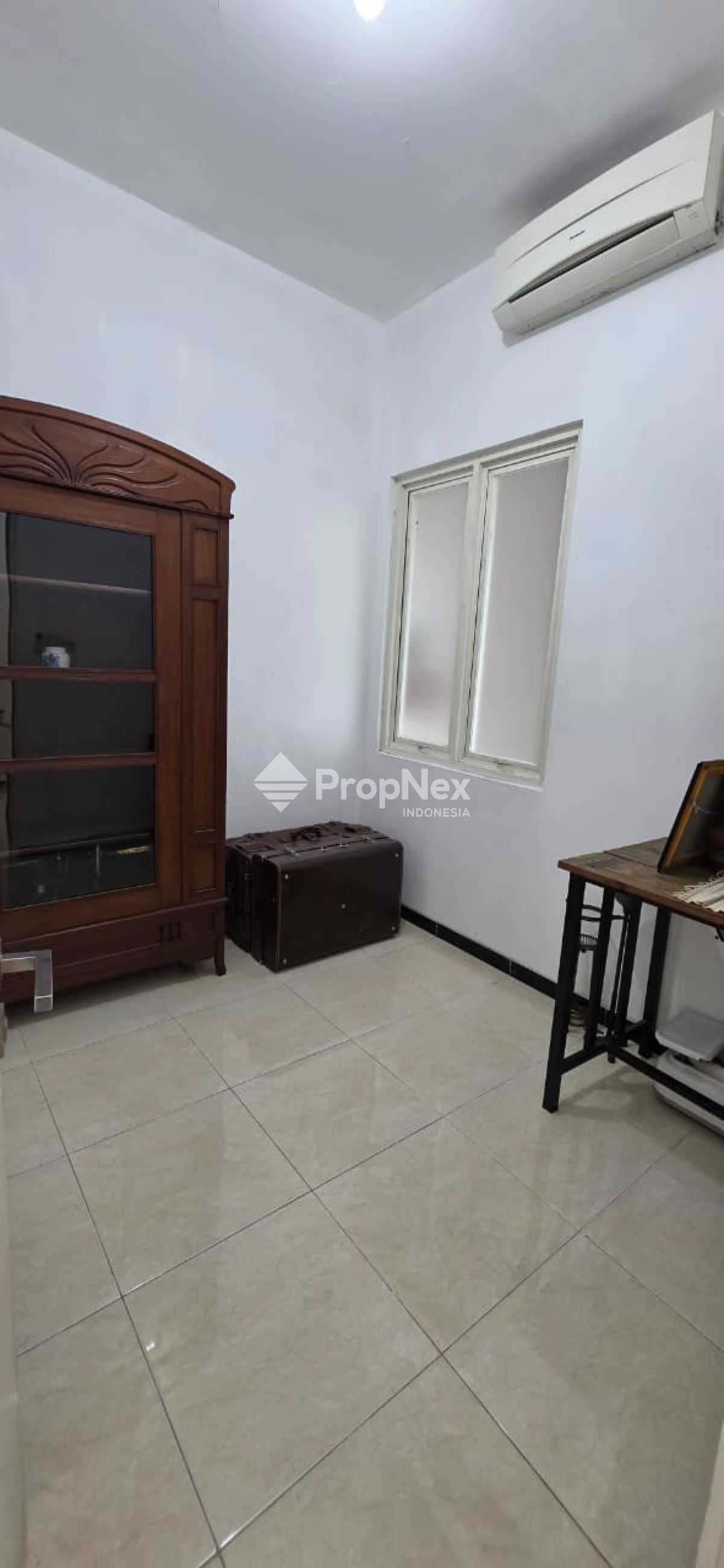 Rumah Bagus Minimalis SHM di Sunrise Garden Siap Huni — foto 8